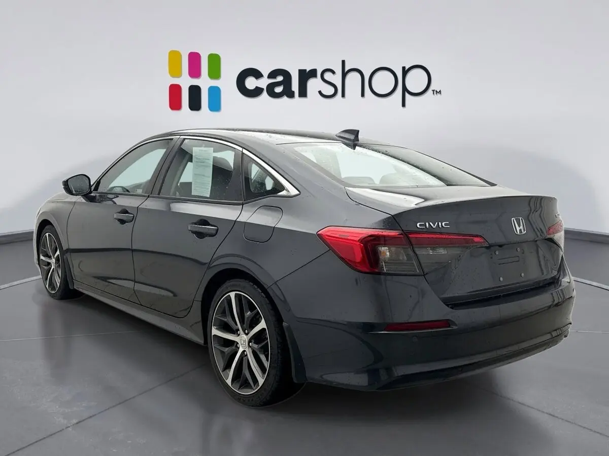 2022 Honda Civic Touring photo 3