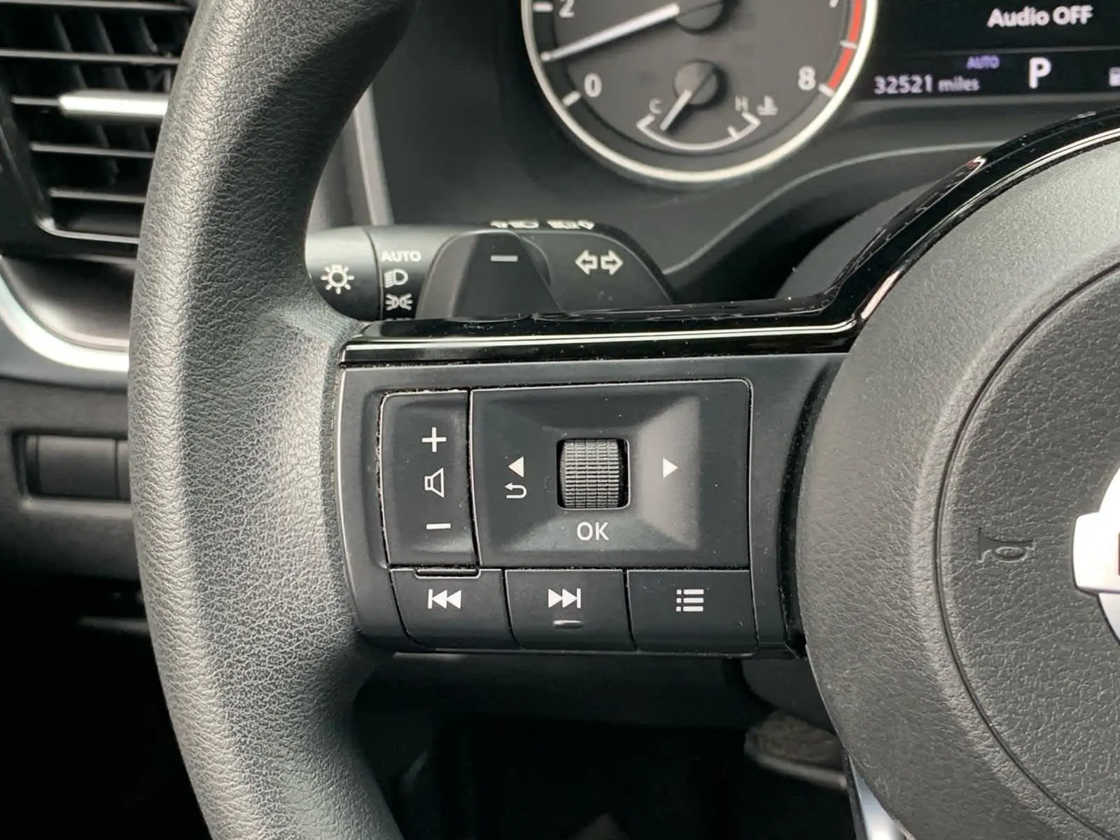 2021 Nissan Rogue SV photo 18