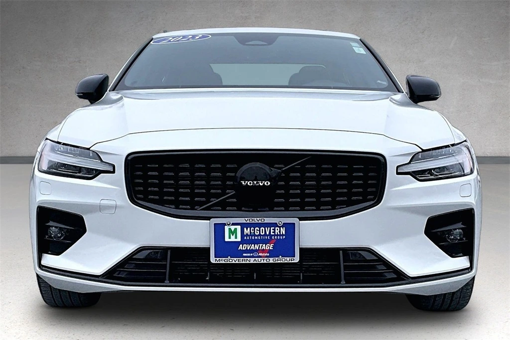 2023 Volvo - image 2