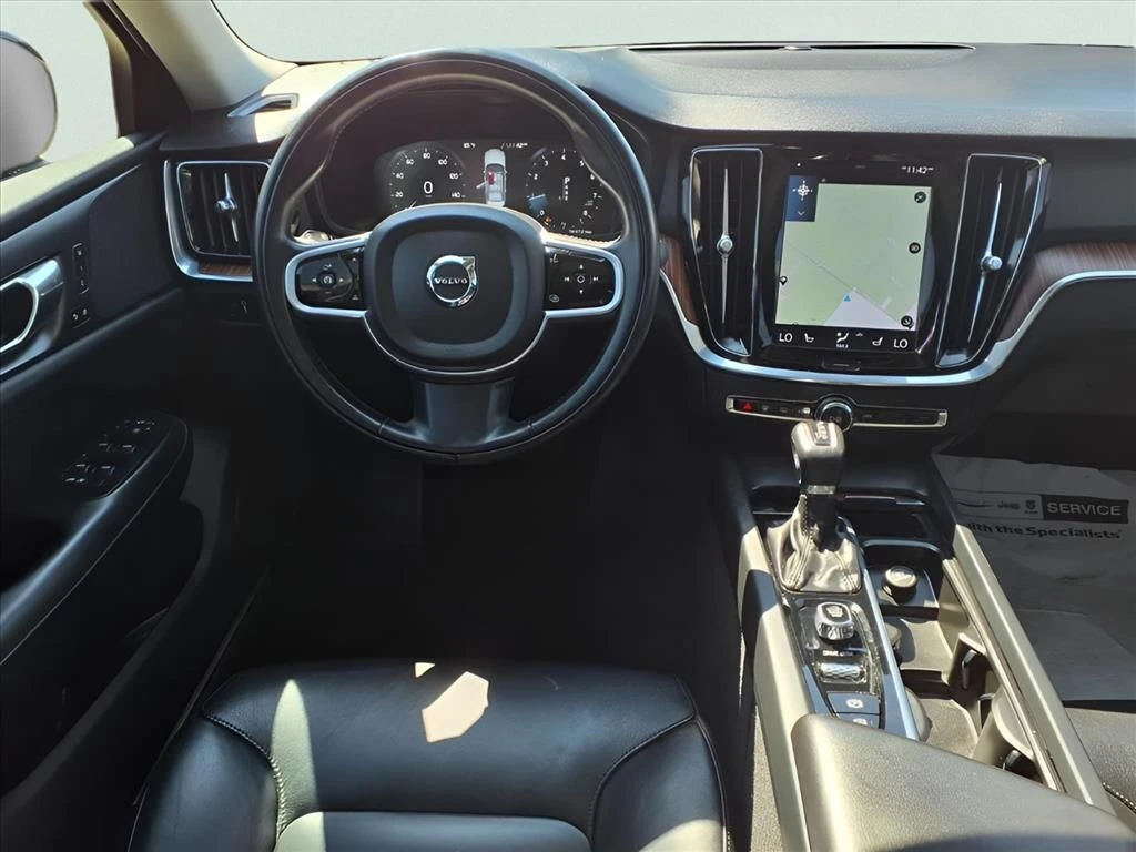 2021 Volvo - image 10