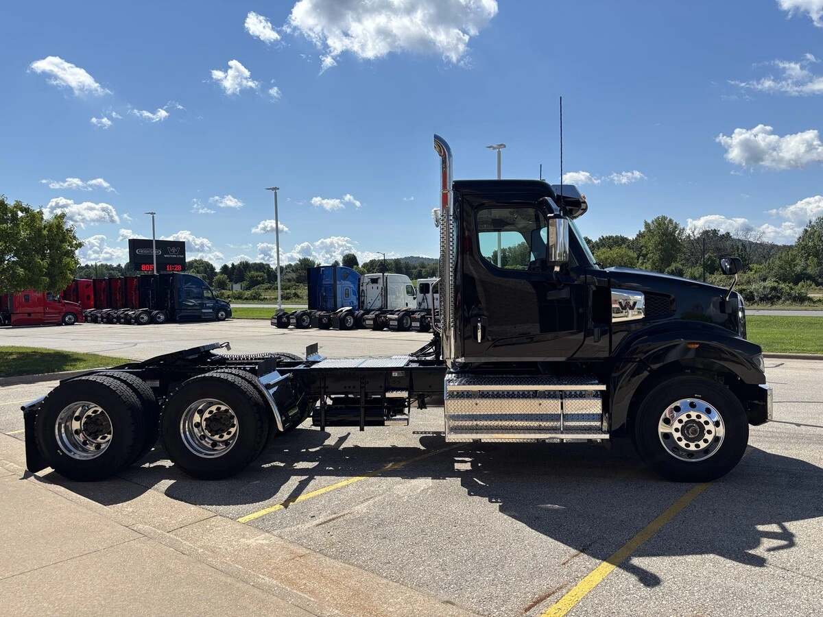 2027 Western Star 49X — photo 4