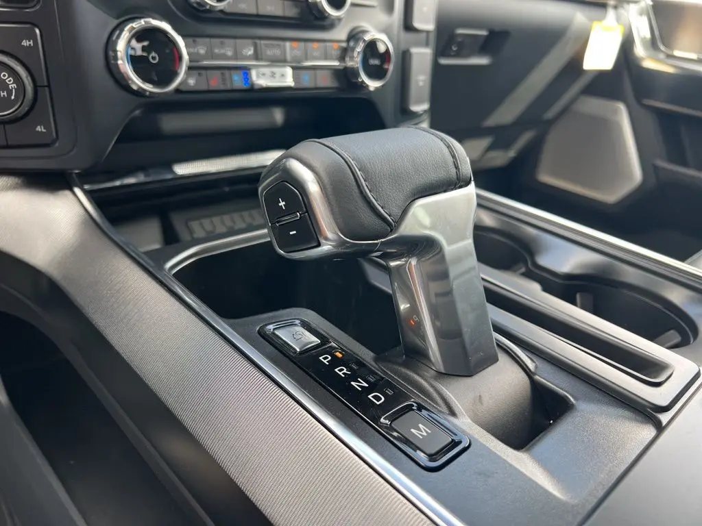 2025 Ford F-150 Platinum photo 12