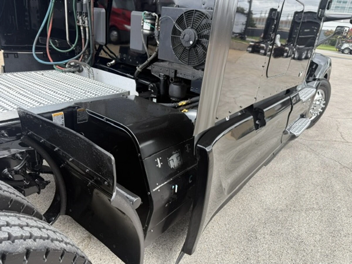 2023 Peterbilt 579 — photo 8