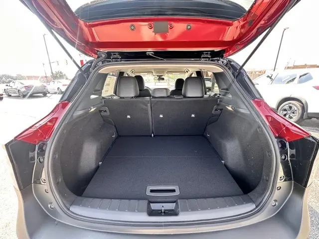2026 Nissan Kicks SR photo 10