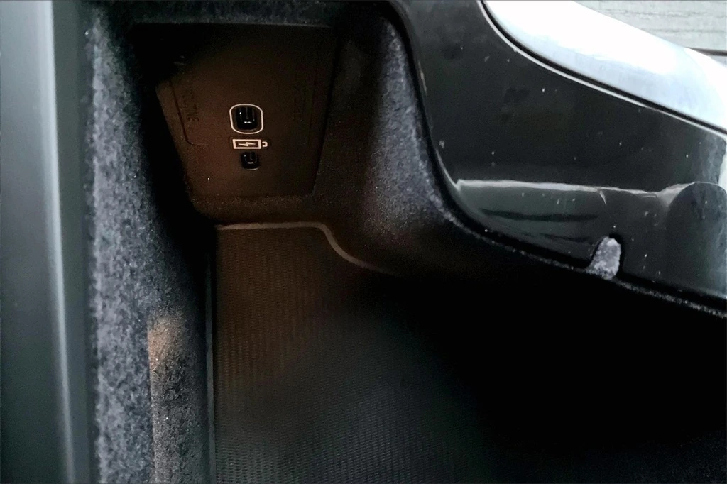 2025 Volvo - image 16