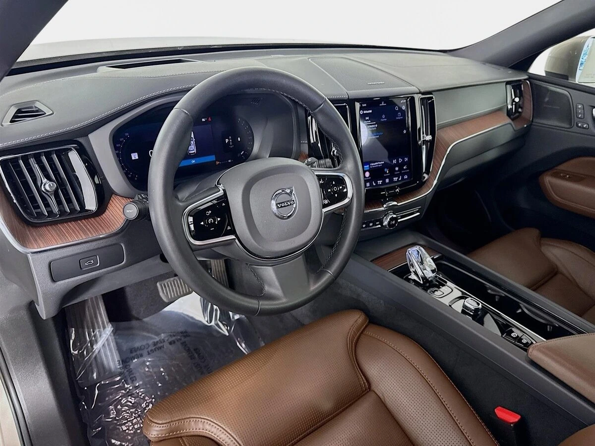 2023 Volvo - image 9