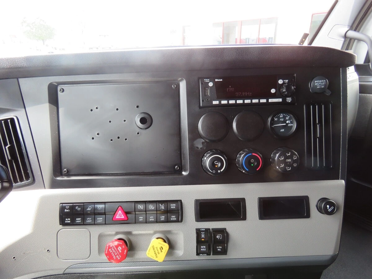 2022 Freightliner Cascadia - image 21