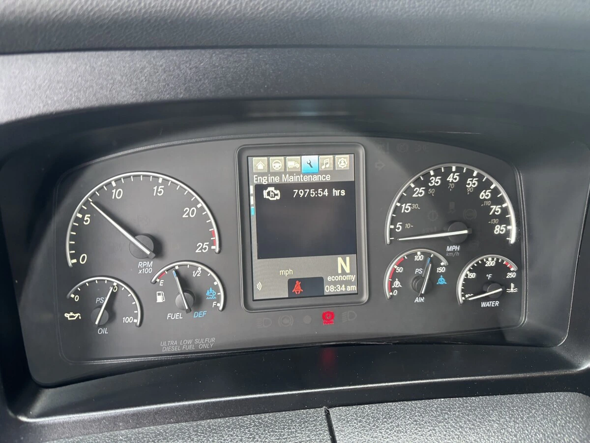 2023 Freightliner Cascadia - image 11