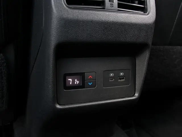 2023 Nissan Rogue SL photo 24