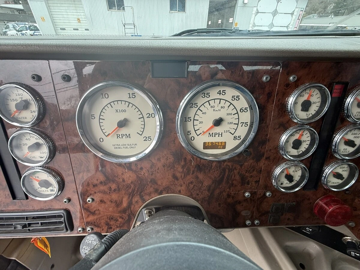 2016 International - image 19