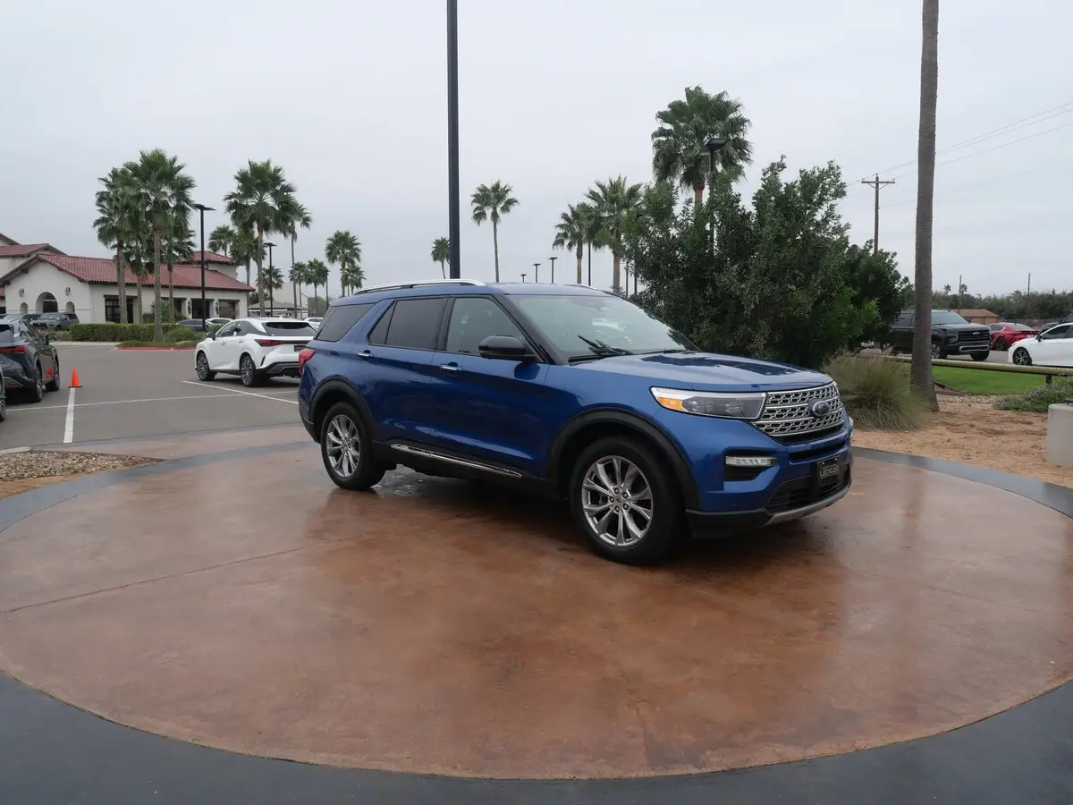 2020 Ford Explorer Limited's photo