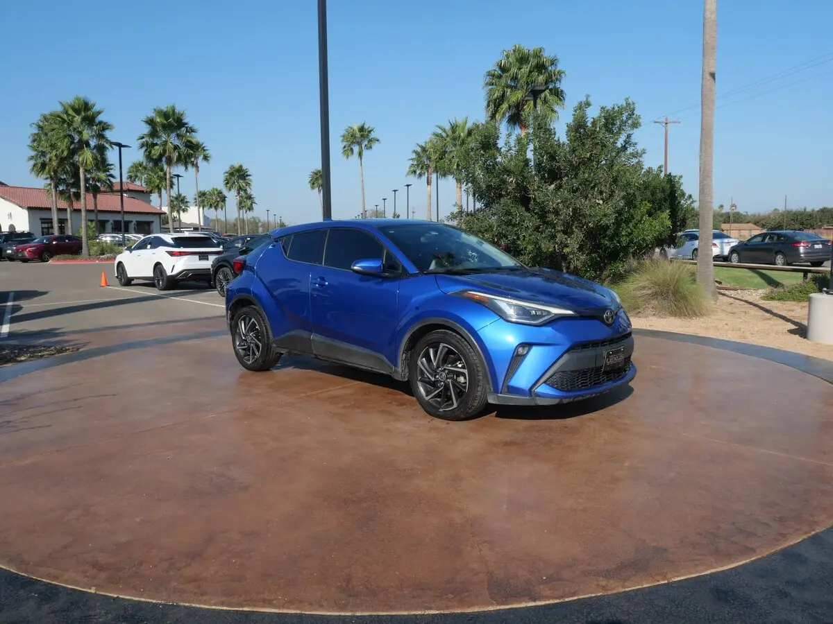 2022 Toyota C-HR Limited's photo