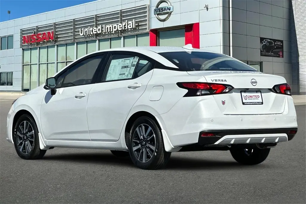 2025 Nissan Versa 1.6 SV photo 6