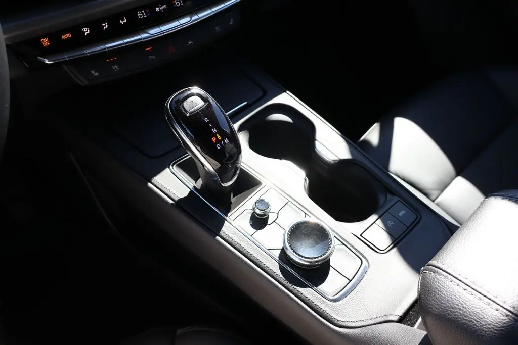 2024 Cadillac XT4 Premium Luxury photo 19