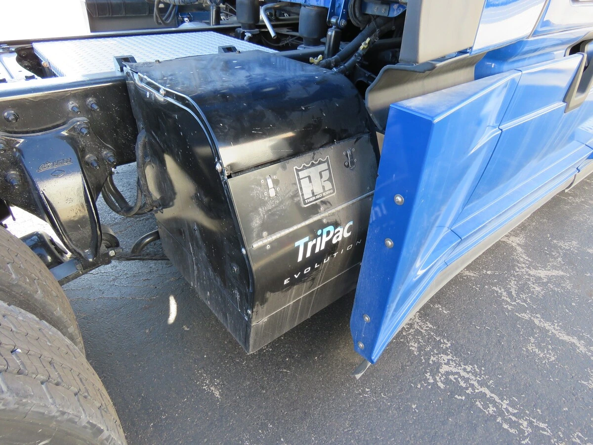 2022 Freightliner Cascadia - image 8