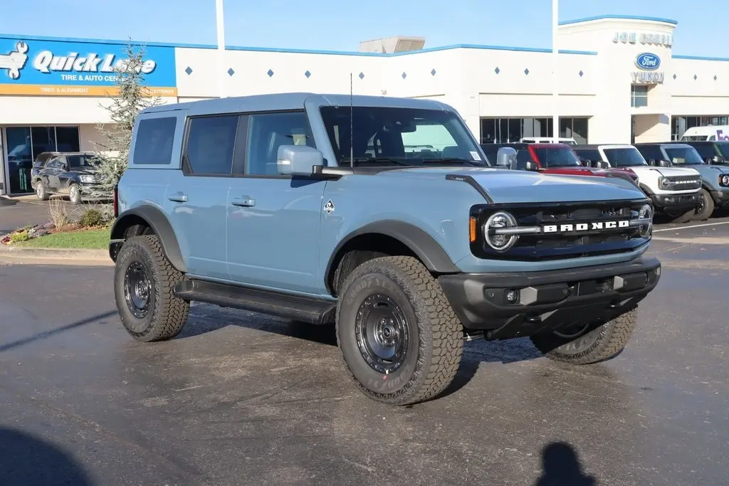 2025 Ford Bronco 4-Door Outer Banks's photo