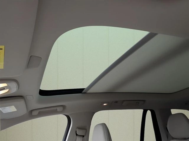 2026 Volvo - image 14