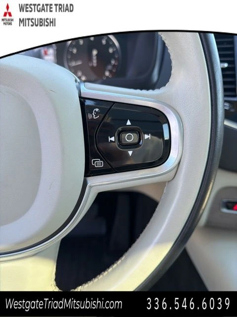 2022 Volvo - image 8