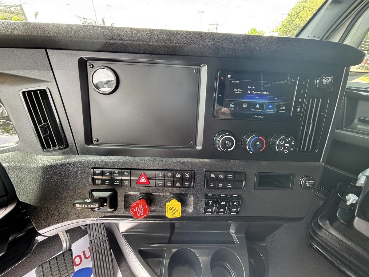 2027 Freightliner Cascadia - image 11