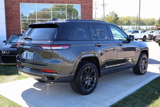 2025 Jeep Grand Cherokee Summit photo 33