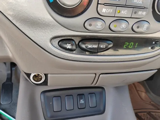 2006 Toyota Sequoia Limited photo 17