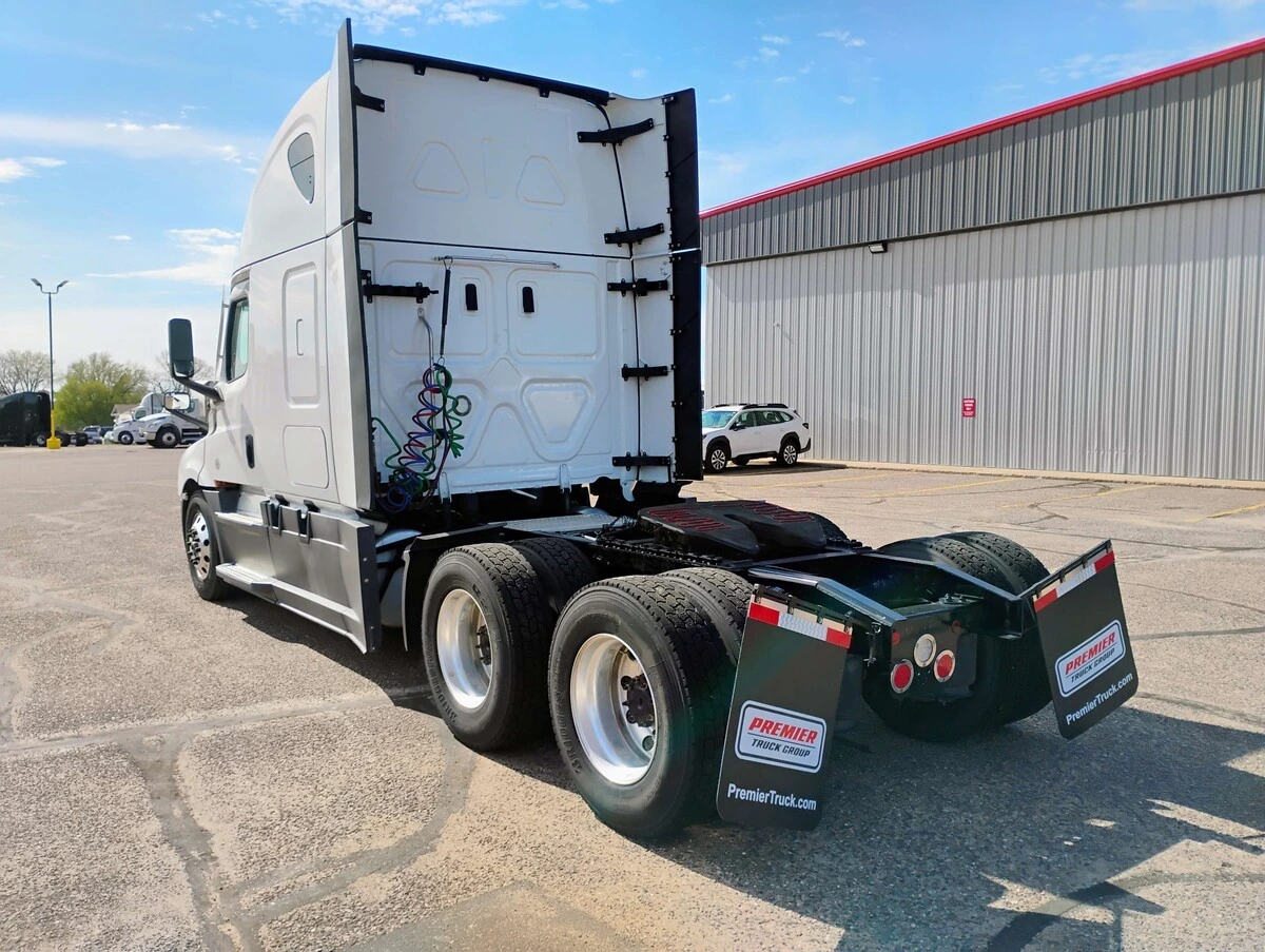 2023 Freightliner Cascadia in Chattanooga, TN — photo 7