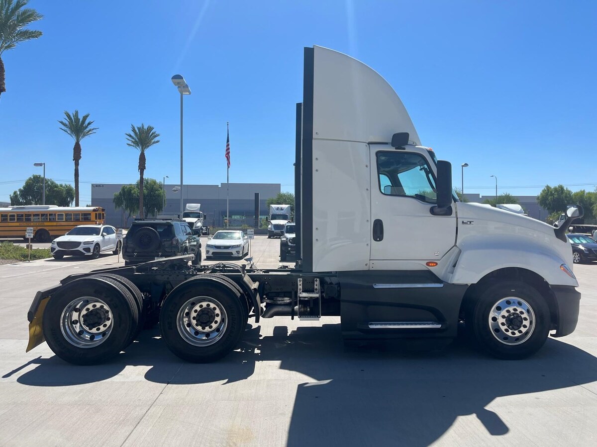 2022 International LT in Phoenix, AZ — photo 6