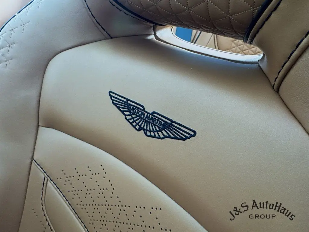2021 Aston Martin DBS photo 25