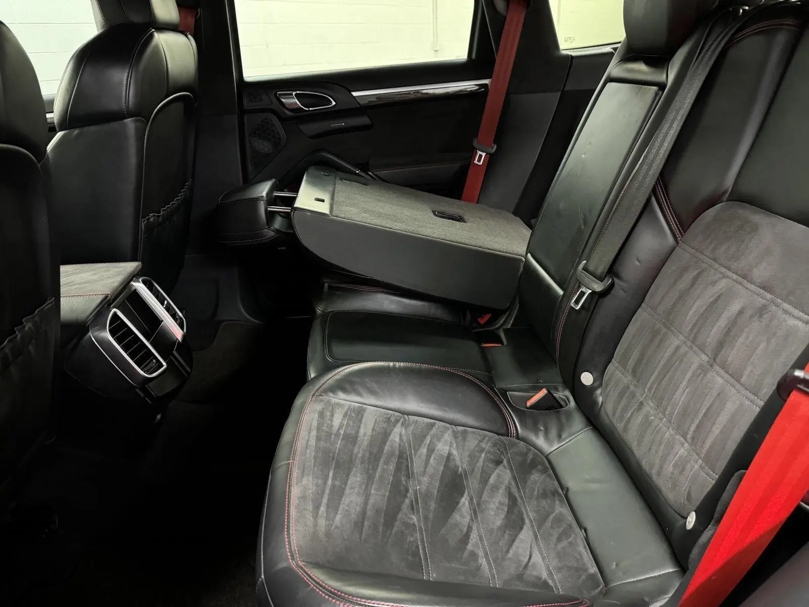 2013 Porsche Cayenne GTS photo 23