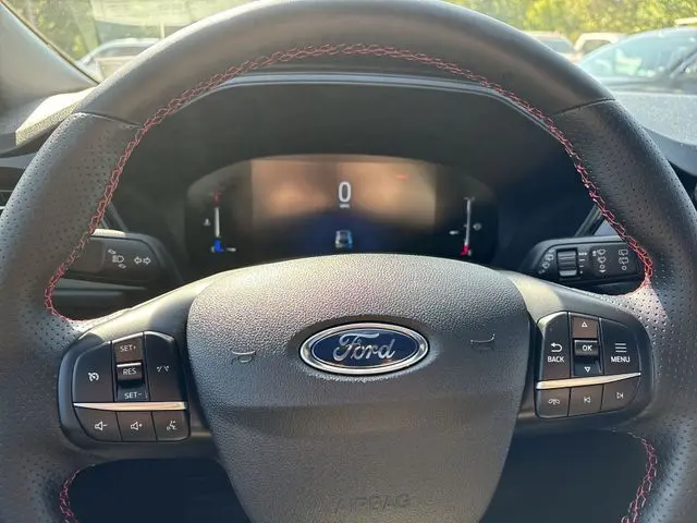 2025 Ford Escape ST-Line photo 9