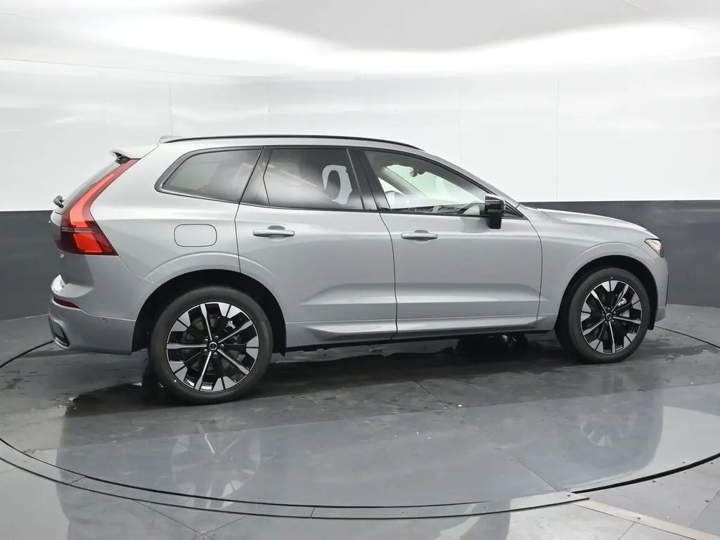 2026 Volvo - image 2