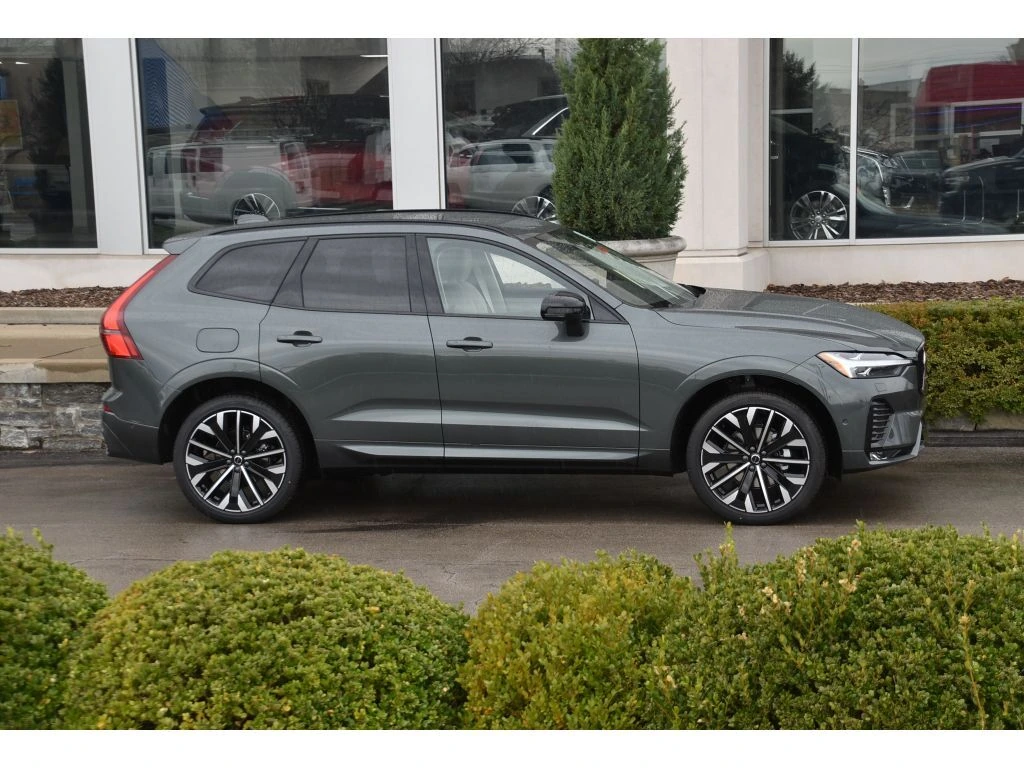 2026 Volvo - image 3