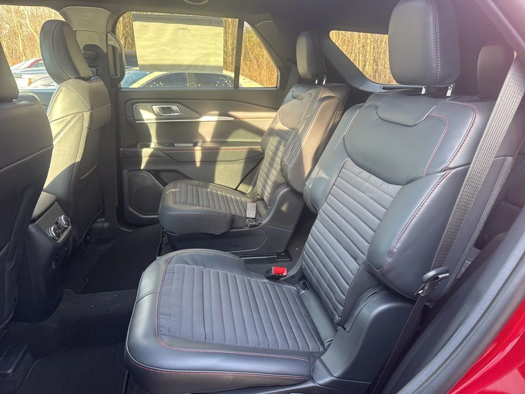 2026 Ford Explorer ST-Line - Photo 32