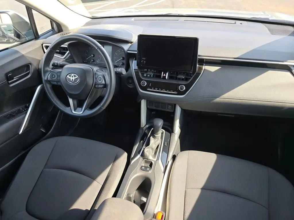 2024 Toyota Corolla Cross LE photo 22