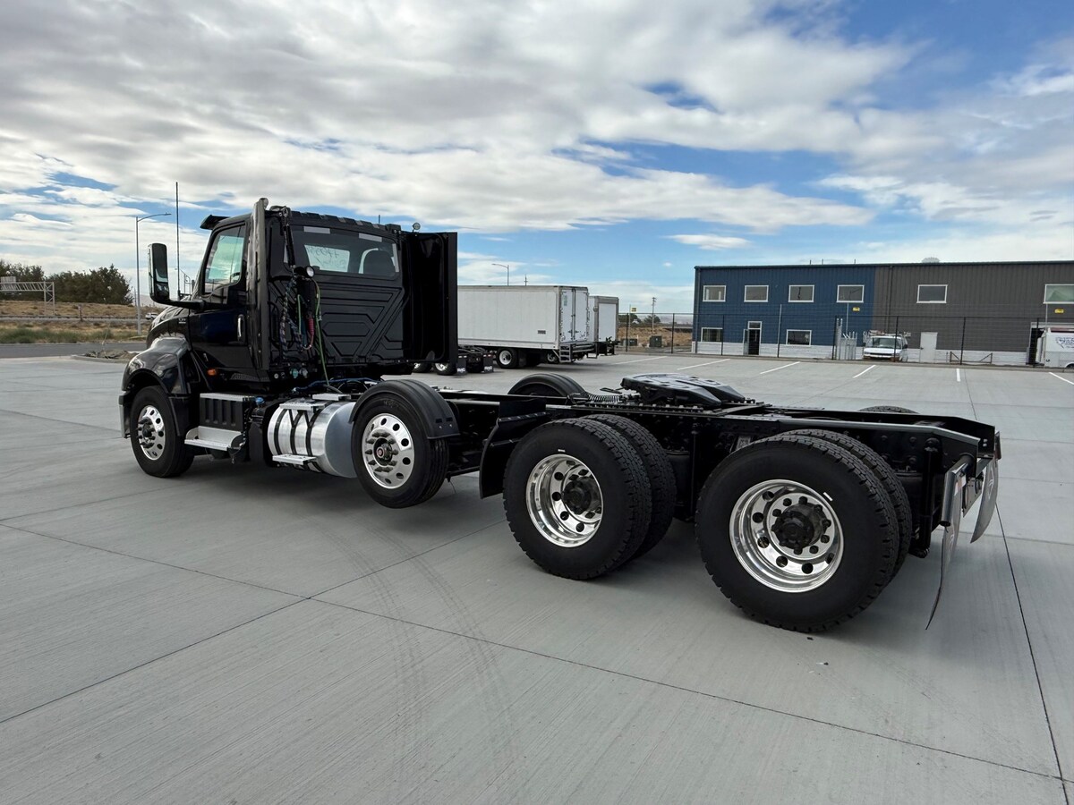 2025 International LT in Pasco, WA — photo 5