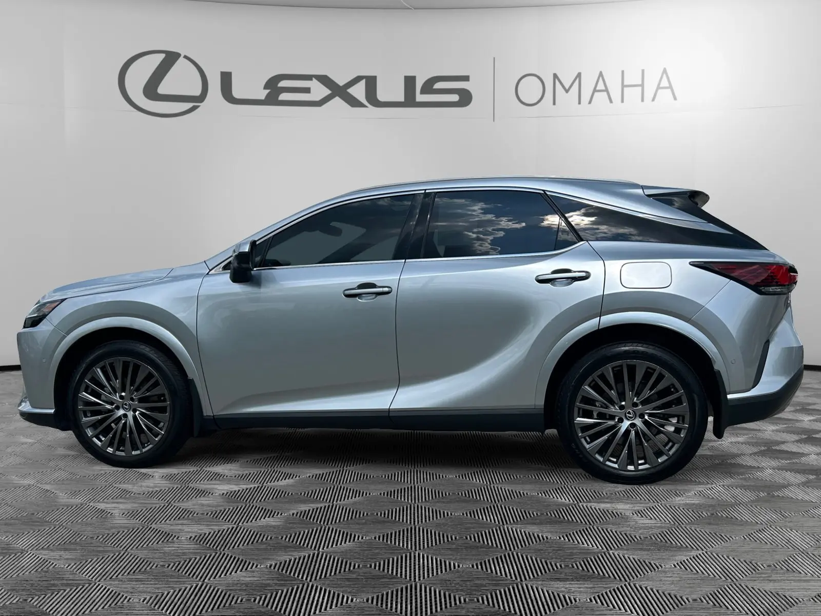 2023 Lexus RX 350h Luxury AWD photo 2