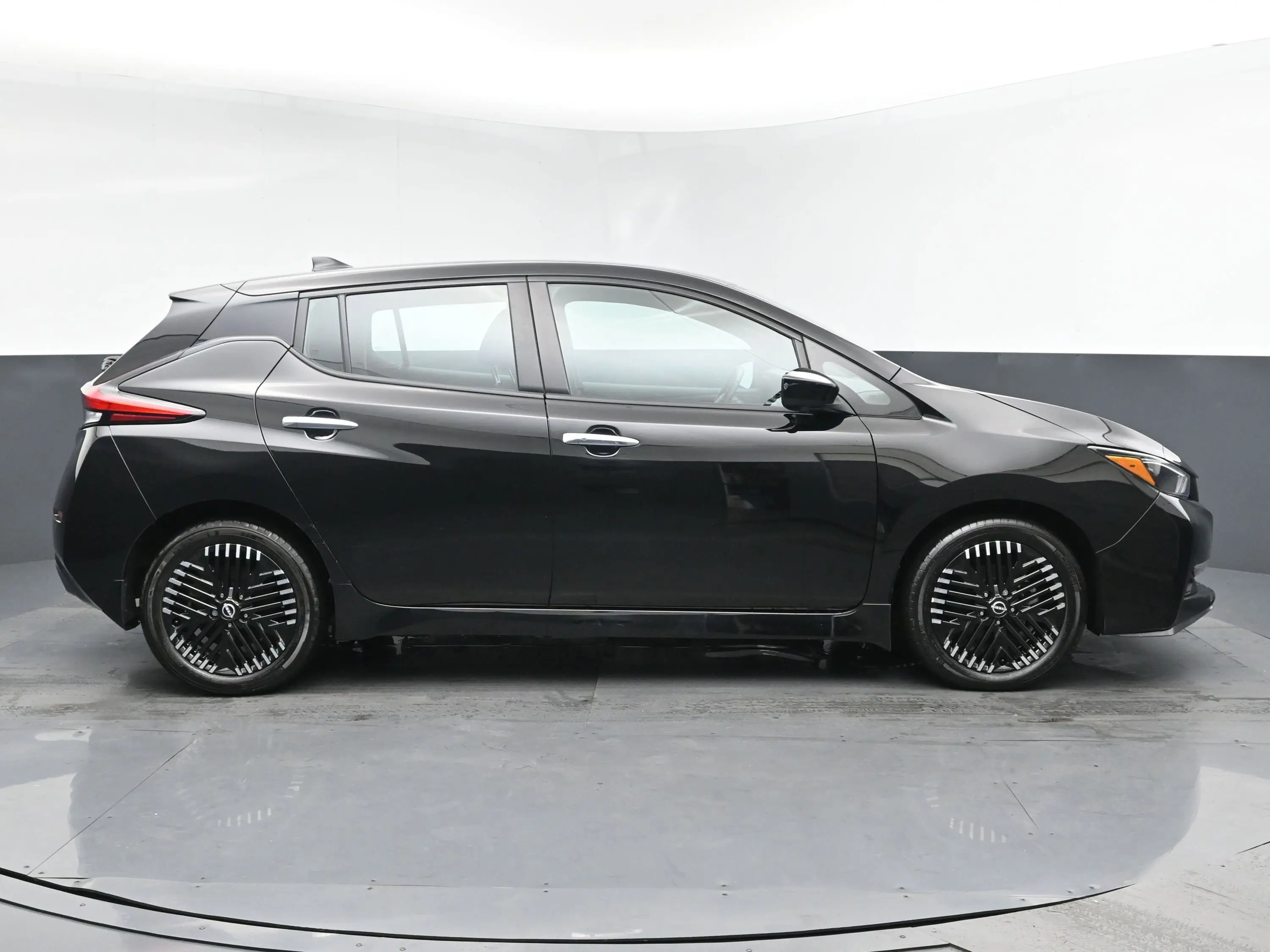 2023 Nissan Leaf SV Plus photo 3