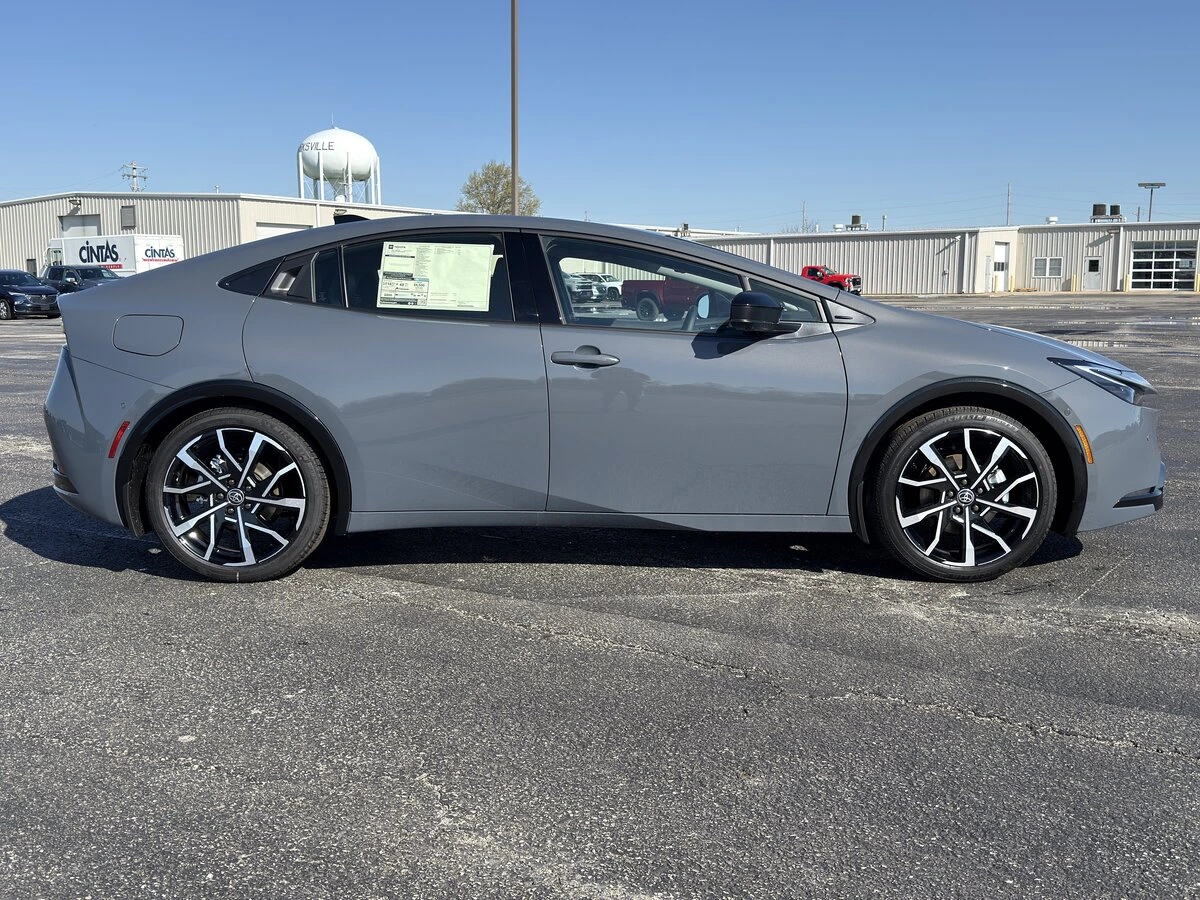 2026 Toyota Prius Plug-in Hybrid XSE Premium - Photo 6