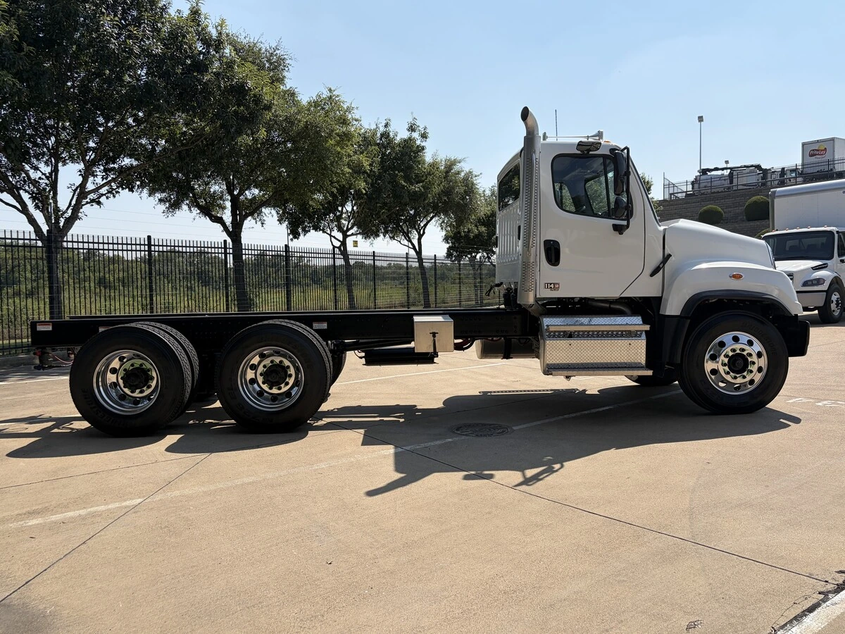 2027 Freightliner 114SD — photo 6