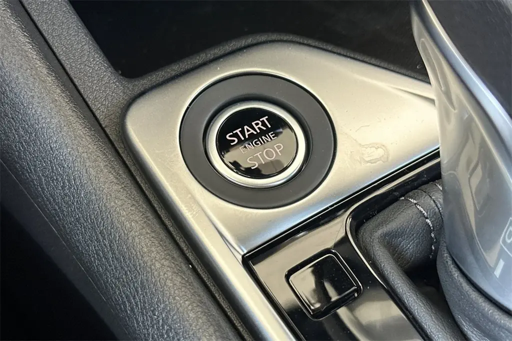 2025 Nissan Sentra SV photo 18