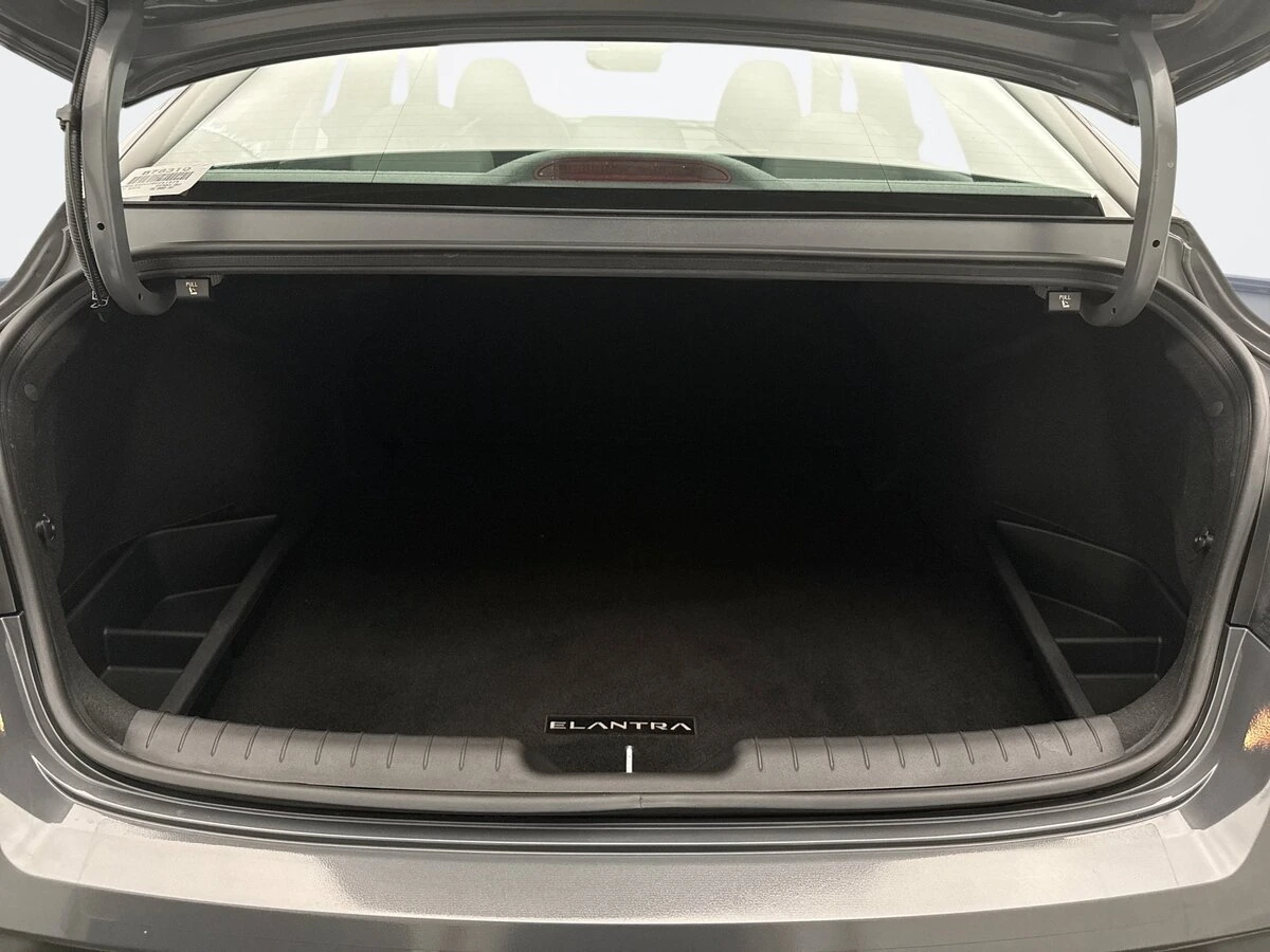 2025 Hyundai Elantra SEL - Photo 20