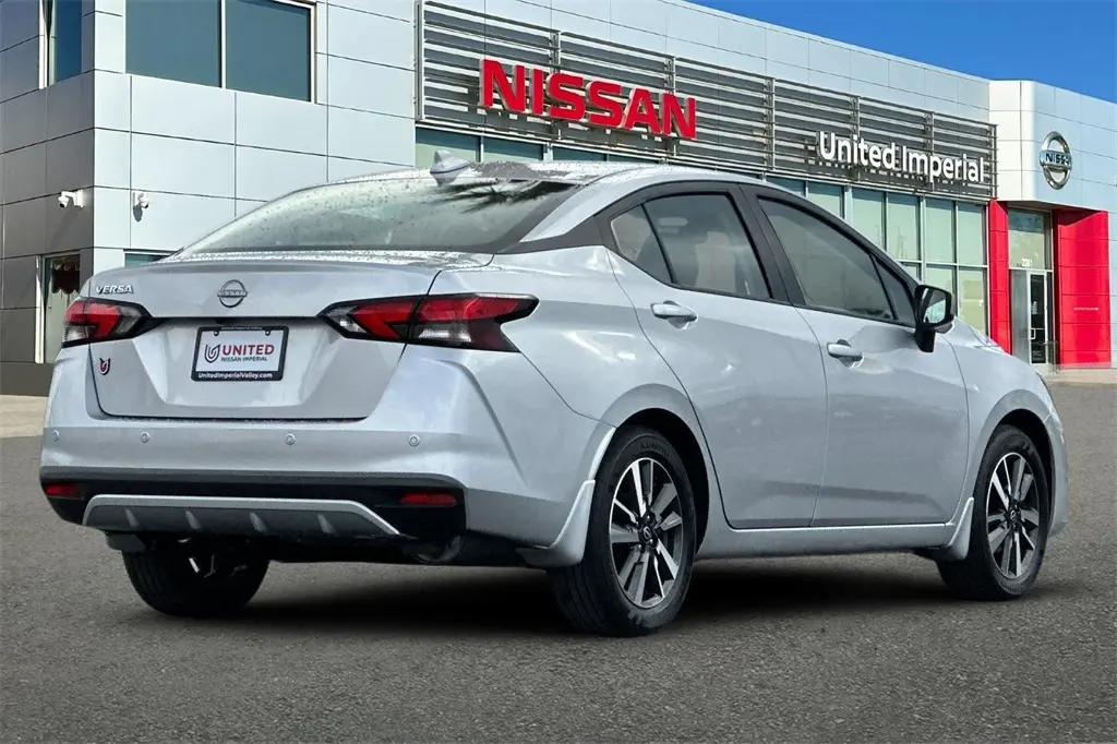 2025 Nissan Versa 1.6 SV photo 4