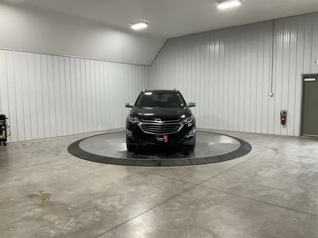 Used 2020 Chevrolet Equinox Premier with VIN 2GNAXXEV6L6213423 for sale in Roanoke, IN