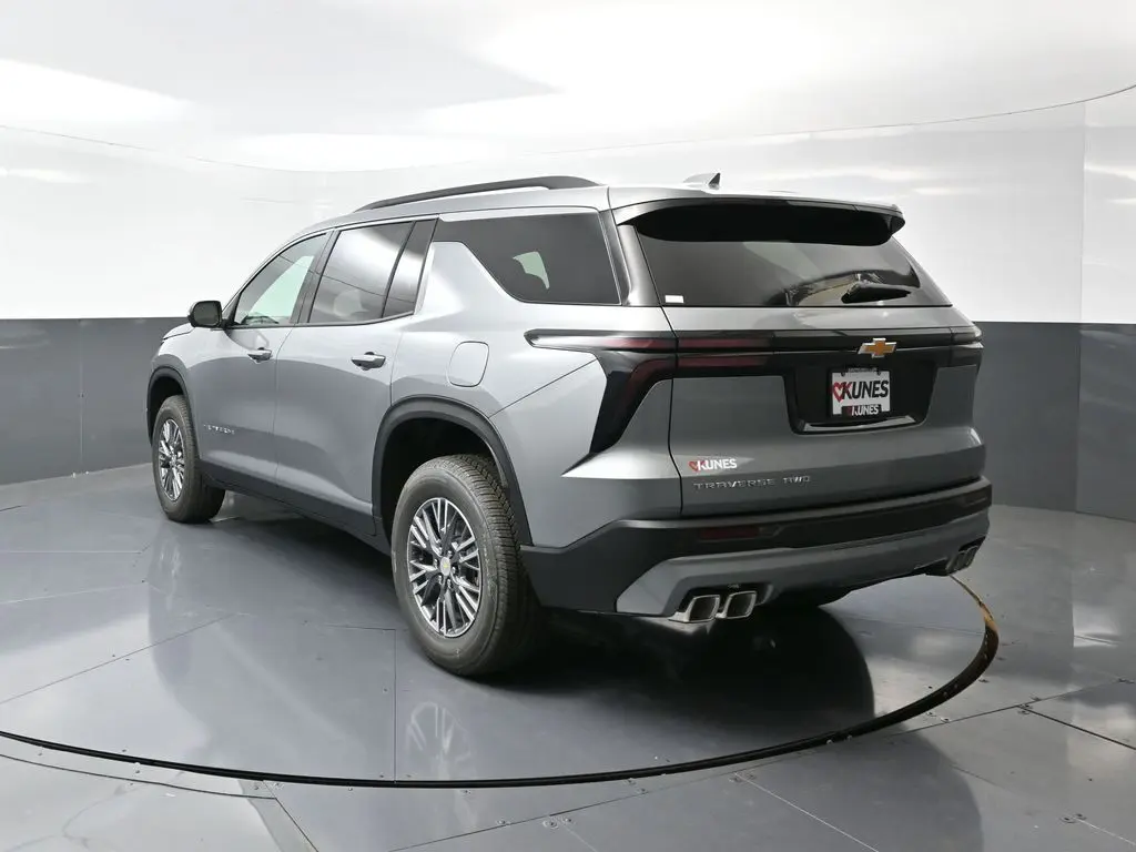 2026 Chevrolet Traverse 2LT photo 7