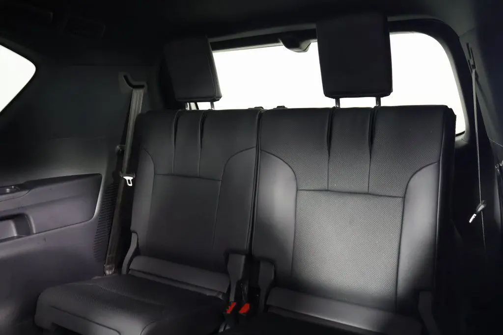 2025 Lexus LX 600 Luxury photo 8