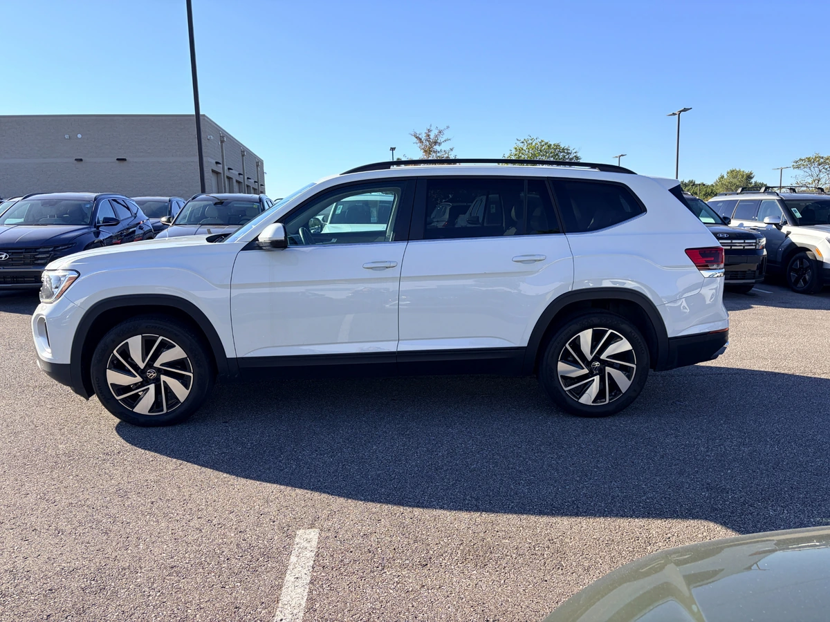 Used 2024 Volkswagen Atlas SE w/Tech with VIN 1V2KR2CA9RC517662 for sale in Kansas City