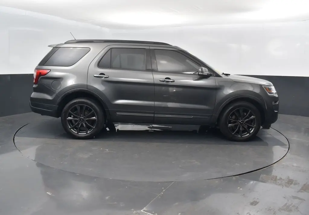 2018 Ford Explorer XLT photo 3