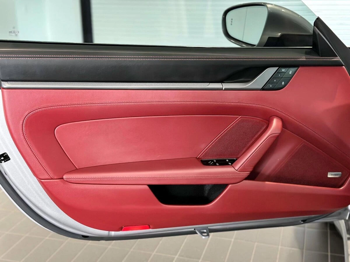 2024 Porsche 911 - Photo 9