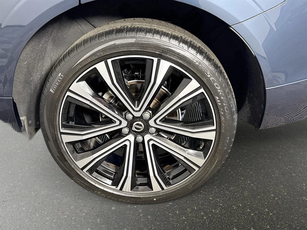 2023 Volvo - image 33