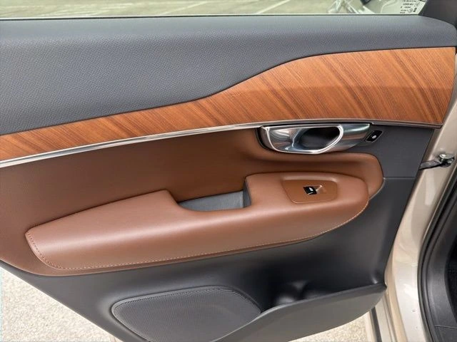 2023 Volvo - image 22